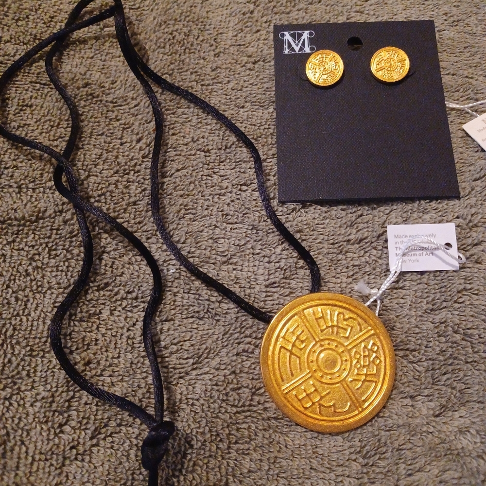 Metropolitan Museum of Art MMA Eternal Happiness Brooch and Earrings set. NWT